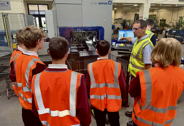 David showing students how the WAFIOS FUL86 coiler works